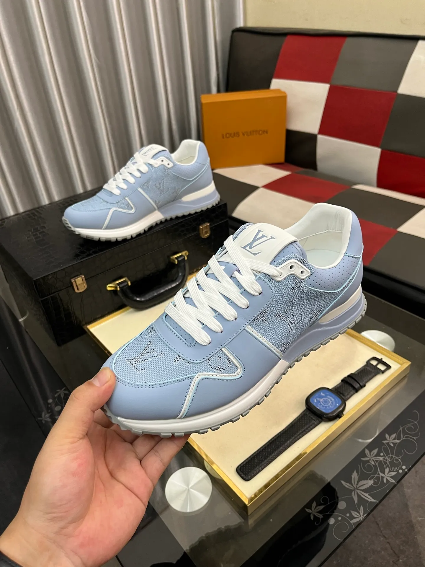 Men's men's shoes 💰760⌚️⌚️Breaking hot 🆕🆕🆕𝙇𝙑 Top version: LV TARINE Louis Vuitton Donkey Brand L Home Casual Sports Shoes Skateboard Shoes Original Purchase Development Production This LV Trainer sneaker draws inspiration from retro basketball shoes, with a mixed technical material upper and handwritten Louis Vuitton logo on the side to highlight its eye-catching style. Rubber outsole with upgraded grip, exquisite packaging at the delivery counter 🛍📦 ▪️Fabrics: Original customized imported first-layer cowhide ▪️Inner lining: Original customized breathable mesh ▪️Outsole: Original molded TPU combination outsole ▪️Sole thickness: 3CM ▪️Size: Male 38-46 (customized at 45.46)